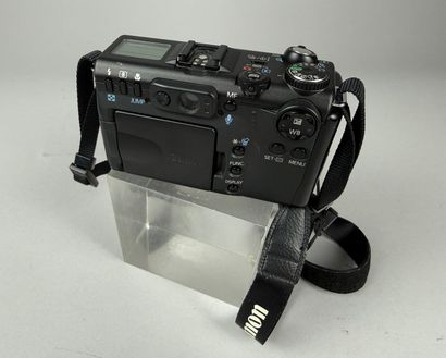 [CAMERAS] 
Set of two digital cameras:
Canon...