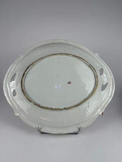 19th-century European piece.
Earthenware...