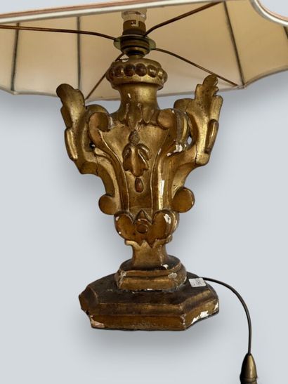 Two vases with leaf-shaped clasps, made of...