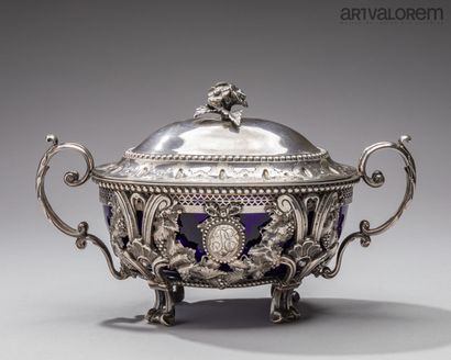 Small vegetable dish with leaf-shaped handles,...