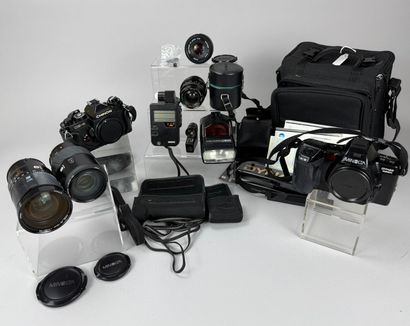 [PHOTOGRAPHIC ACCESSORIES] 
Assorted film...