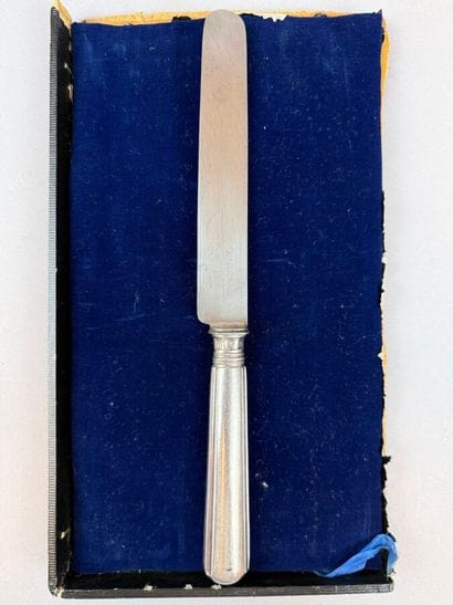 Twelve dessert knives, with 950°/°° silver...