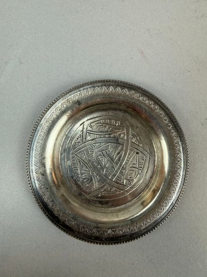 Deux petites coupelles en argent 800 °/°°le...