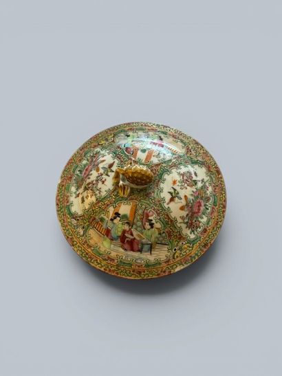 CHINA - GUANGZHOU, 20th century 
Lidded soup...