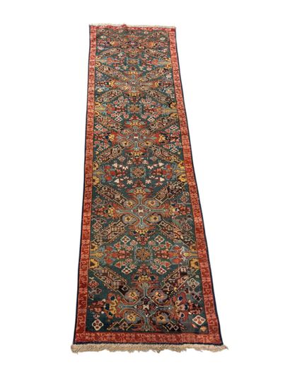 Rare and exceptional Seikhour tapestry 
Caucasus....