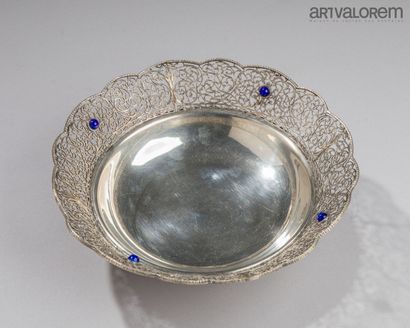 Circular silver cup, 800°/°, with a wide...