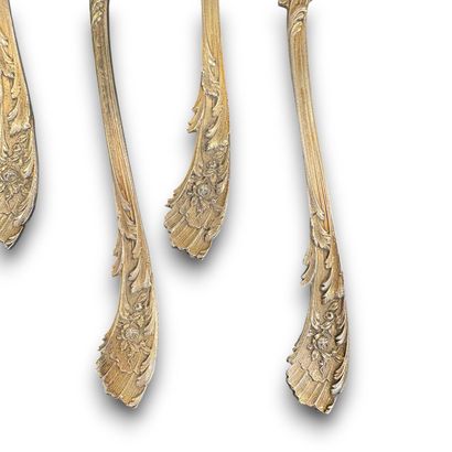 A set of eleven silver teaspoons decorated...
