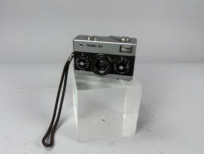 [CAMERAS] 
Set of five assorted cameras,...