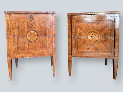Side table in veneer, inlaid with a foliage...