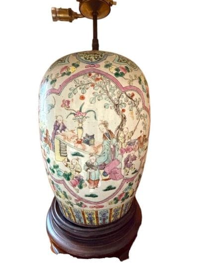 CHINA - 19th–20th century
Glazed porcelain...