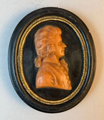 Portrait en médaillon d'un homme de qualité...