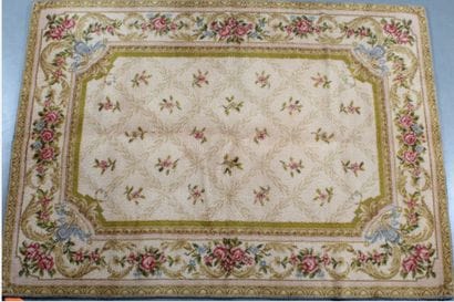 Savonnerie-style rug (France, mid-20th century)
Ivory...