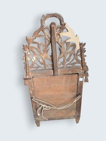 Miroir en bois doré sculpté de frises de...