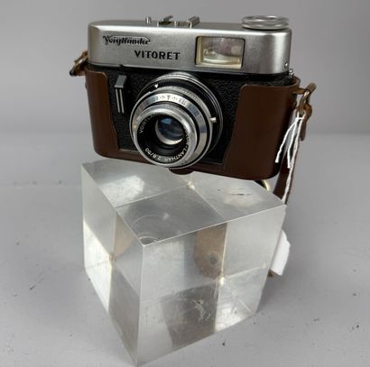 [CAMERAS] 
Set of five assorted cameras,...