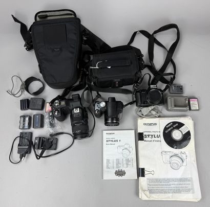 [ CAMERAS ] 
Set of three assorted digital...
