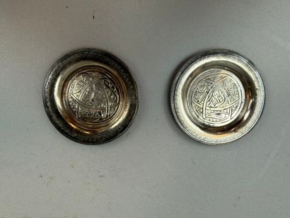 Deux petites coupelles en argent 800 °/°°le...