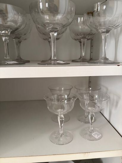 VERRES A CHAMPAGNE
Ensemble disparate comprenant...