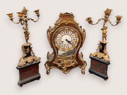 Garniture de cheminée en bronze doré et marqueterie...