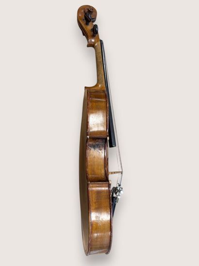 Violon d'enfant.
Avec 2 archets.
Dans étui...