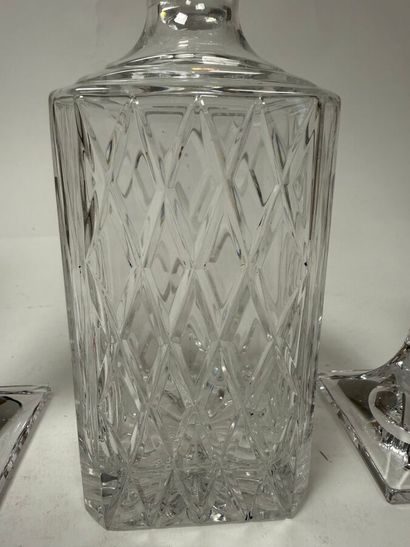 Carafe à alcool en verre taillé à décor de...