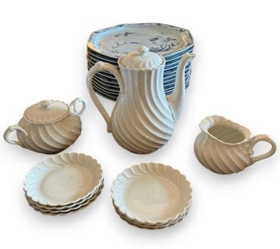 HAVILAND - LIMOGES
Douze assiettes, modèle...