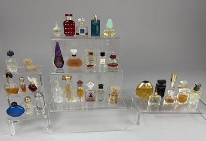 DIVERS PARFUMEURS - (Années 2000) 
Assortiments...