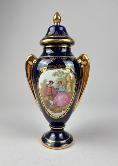 LIMOGES France
Paire de vases balustres en...