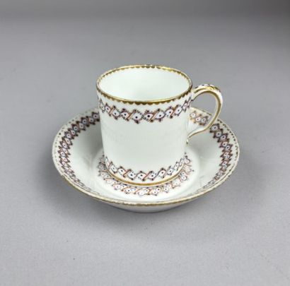 DANS LE GOUT DE SÈVRES
Tasse et soucoupe...