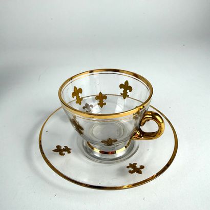 Tasse et sous tasse en verre teinté bleu...