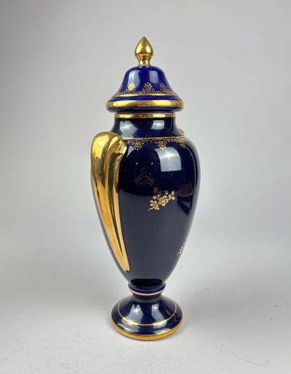 LIMOGES France
Paire de vases balustres en...