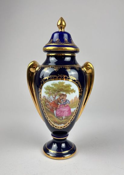 LIMOGES France
Paire de vases balustres en...