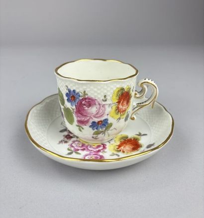DANS LE GOUT DE SÈVRES
Tasse et soucoupe...