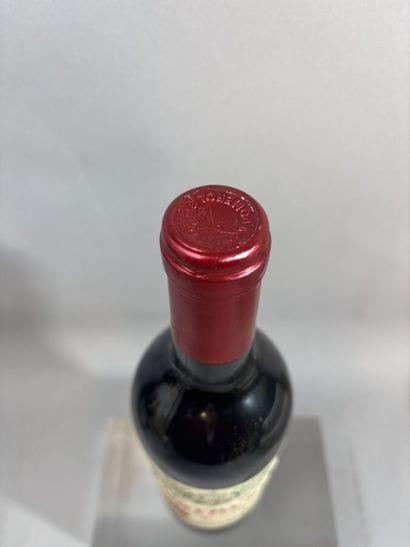 1 Bouteille, PETRUS 1989 - Pomerol 

Étiquette...
