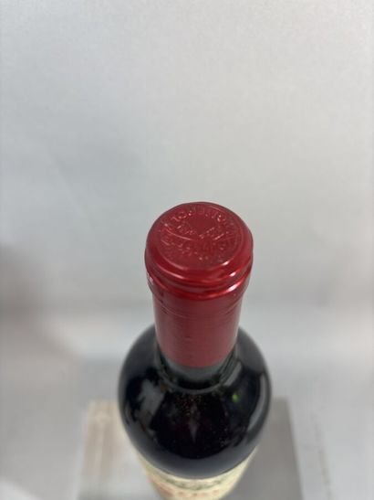 1 Bouteille, PETRUS 1987 - Pomerol 
Étiquette...