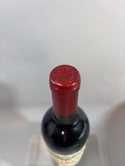 1 Bouteille, PETRUS 1989 - Pomerol 

Étiquette...