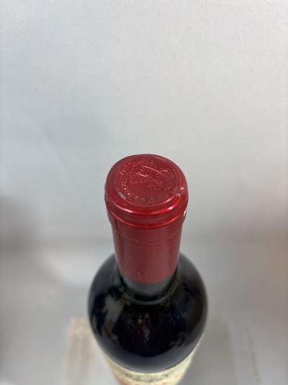 1 Bouteille, PETRUS 1987 - Pomerol 
Etiquette...