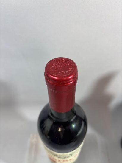 1 Bouteille, PETRUS 1989 - Pomerol 

Étiquette...
