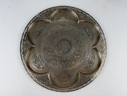 MIDDLE EAST
Multi-lobed 800°/°° silver tray...