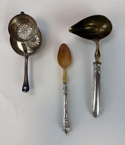 CHECK EVERYTHING
[SILVERWARE]
Silver set...