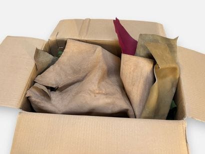 [LEATHER HANDLE]
Box containing raspberry-red...