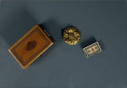 [DISPLAY ITEMS]
Set includes: 
Theater binoculars,...