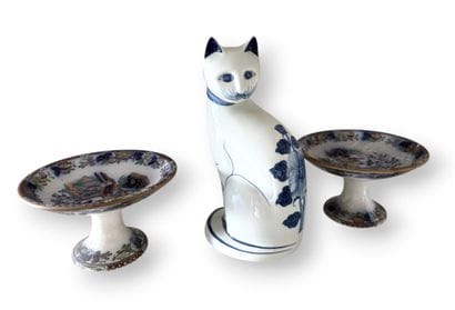 [DECORATIVE ITEMS]
Set of decorative items...