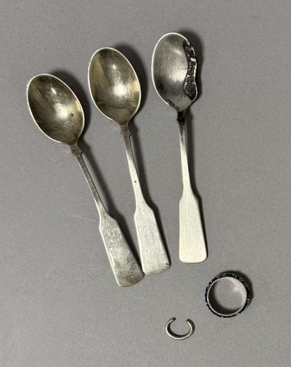 Set consisting of three 800 °/°° silver spoons.

Also...
