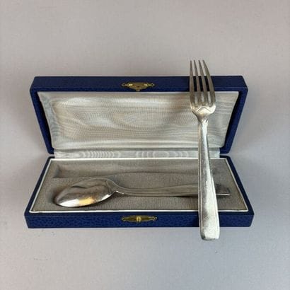 [SILVERWARE]
Silver set consisting of:
-...