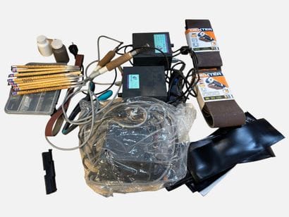 [TOOL KIT]
Box containing various tools,...