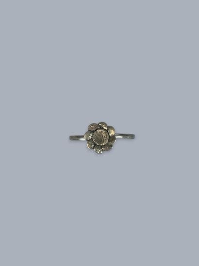 [JEWELRY]
Set of silver jewelry including:...