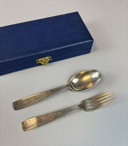 [SILVERWARE]
Silver set consisting of:
-...