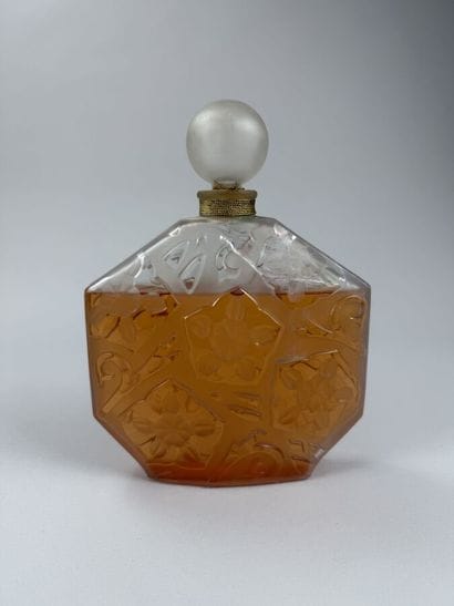 [PERFUME BOTTLE]
Jean-Charles Brosseau -...