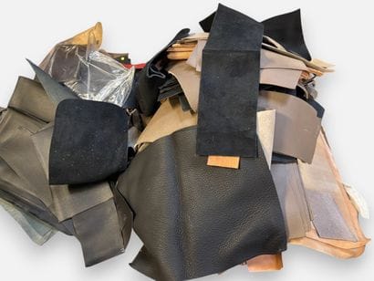 [LEATHER HANDLE]
Box containing assorted...