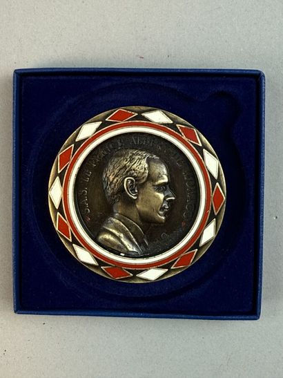 [MEDALS]
5 gold-plated and silver-plated...